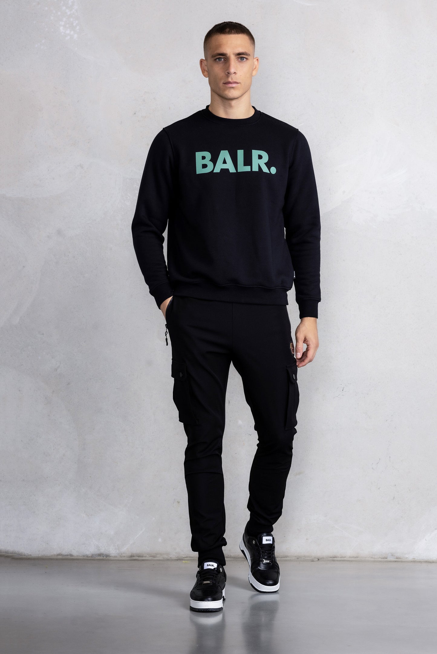 Marke Straight Crewneck Jet Black/Dark Forest