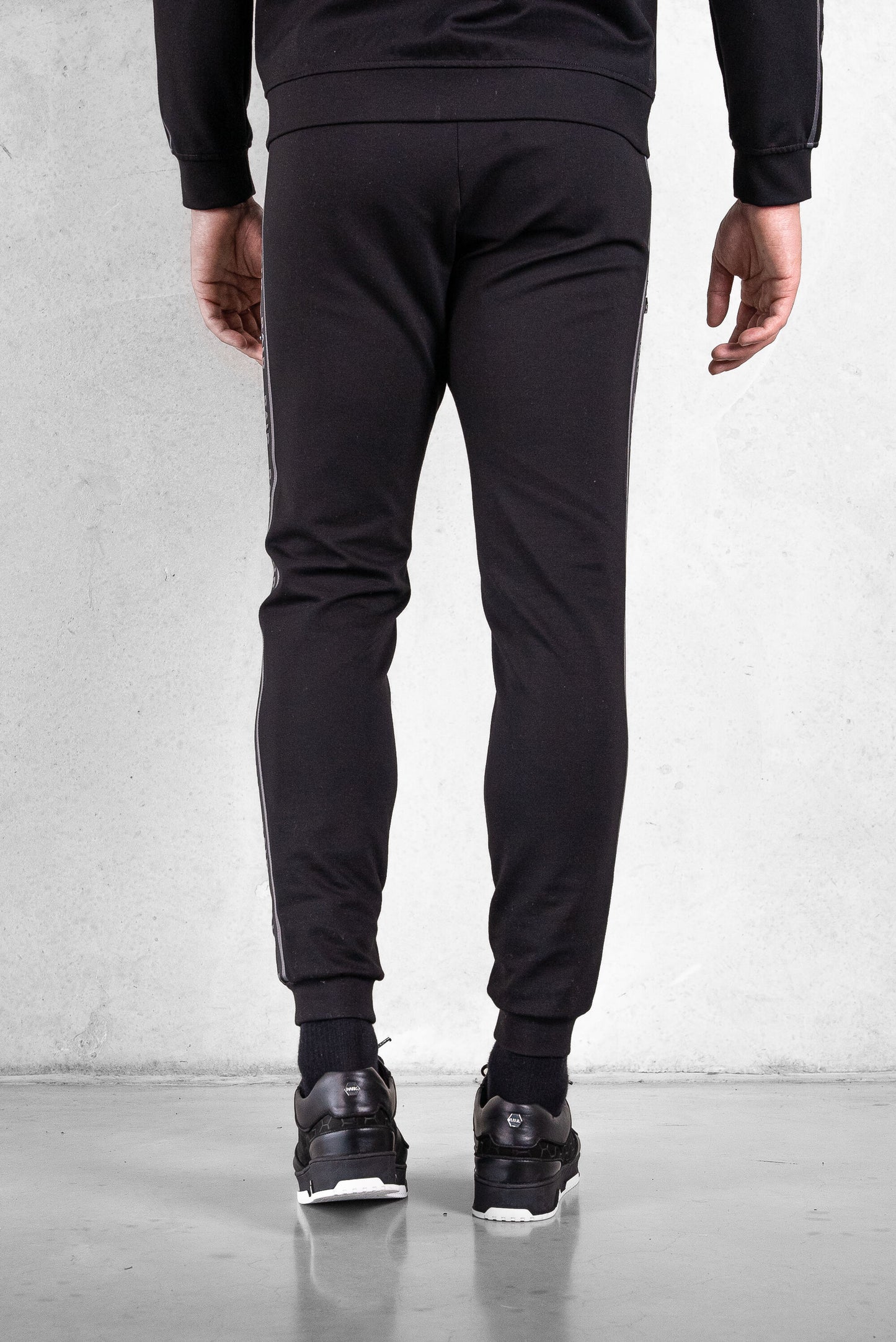 Q-Tape Slim Classic Sweatpants Jet Black