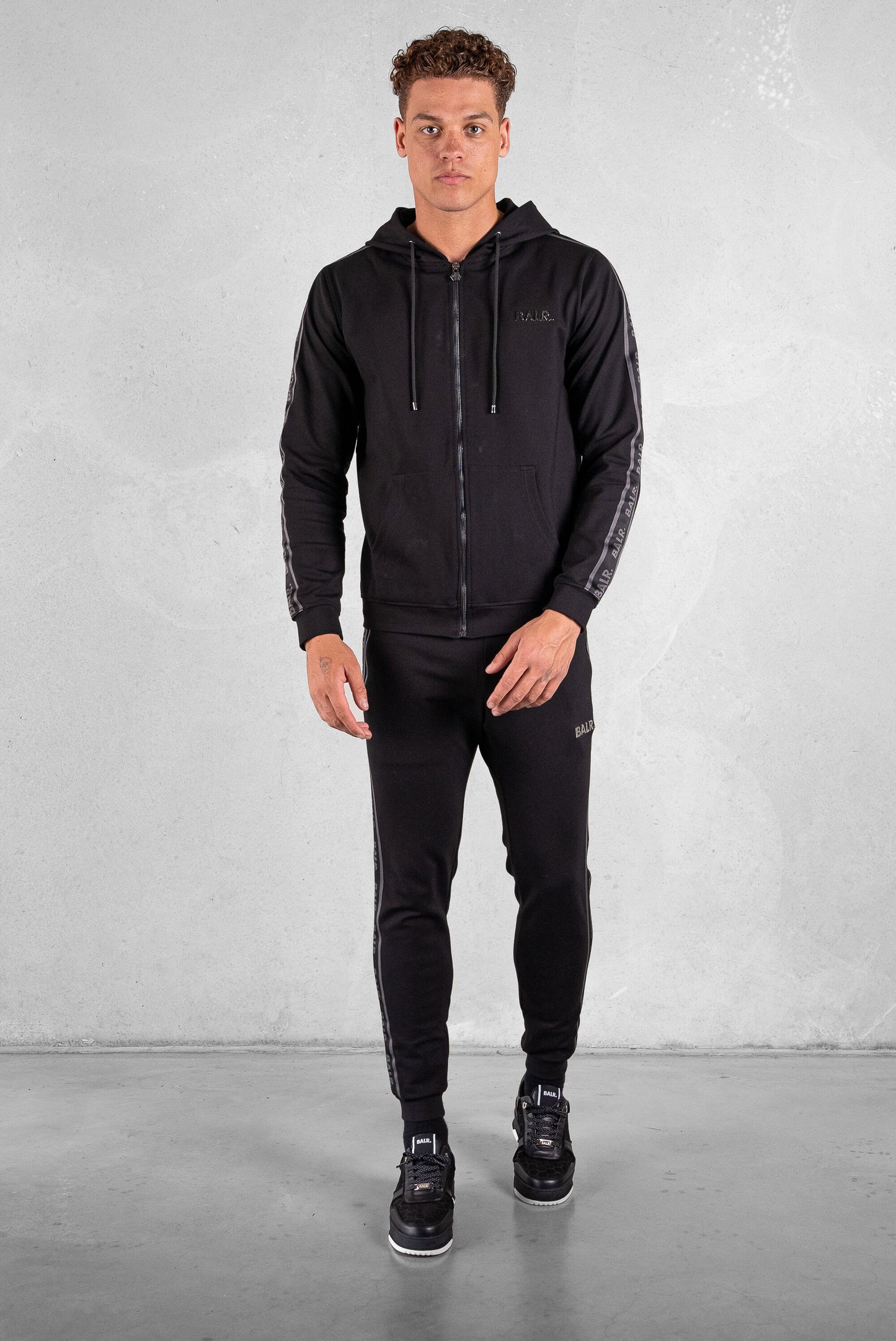 Q-Tape Slim Classic Sweatpants Jet Black