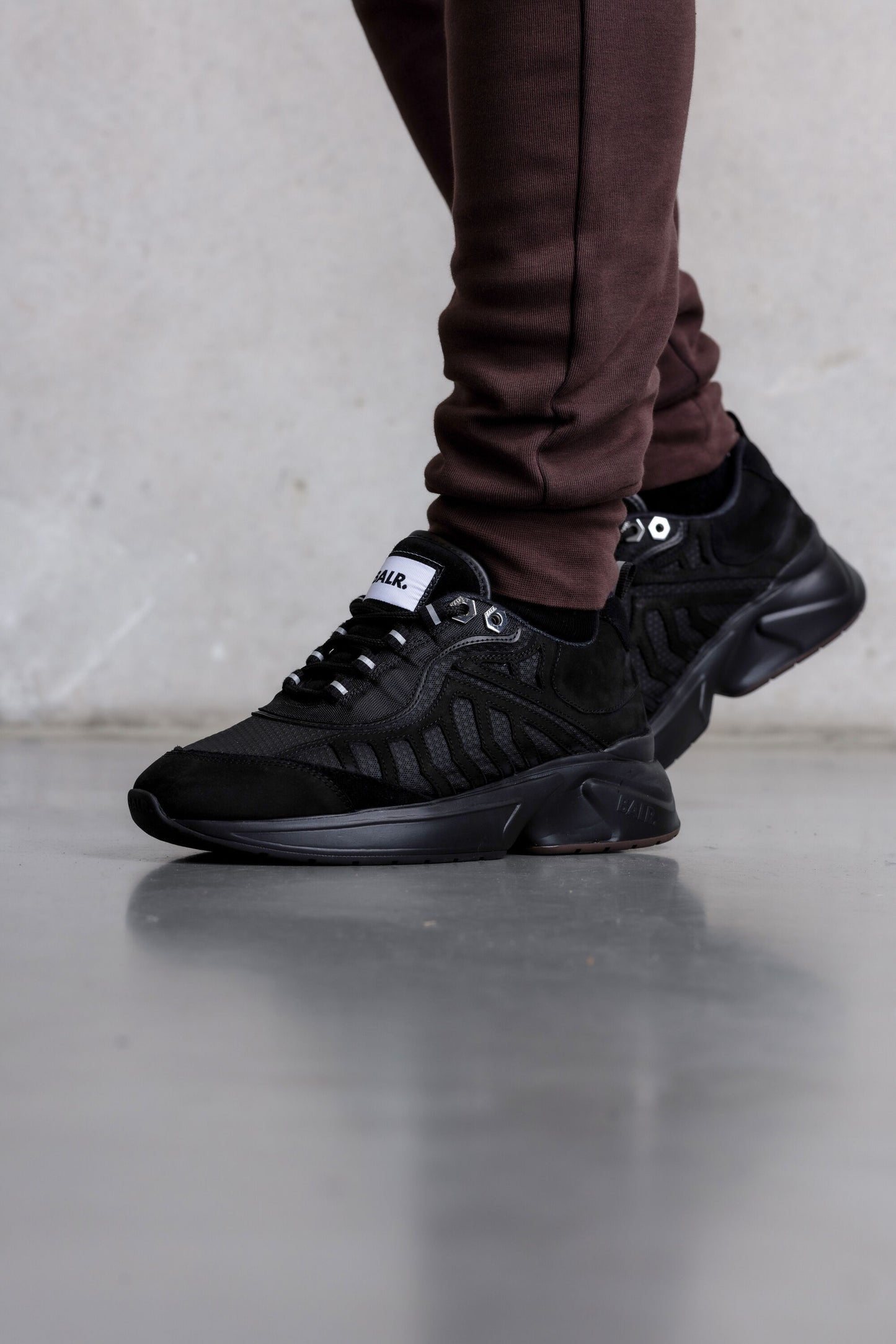 D4 Matte Runner Jet Black