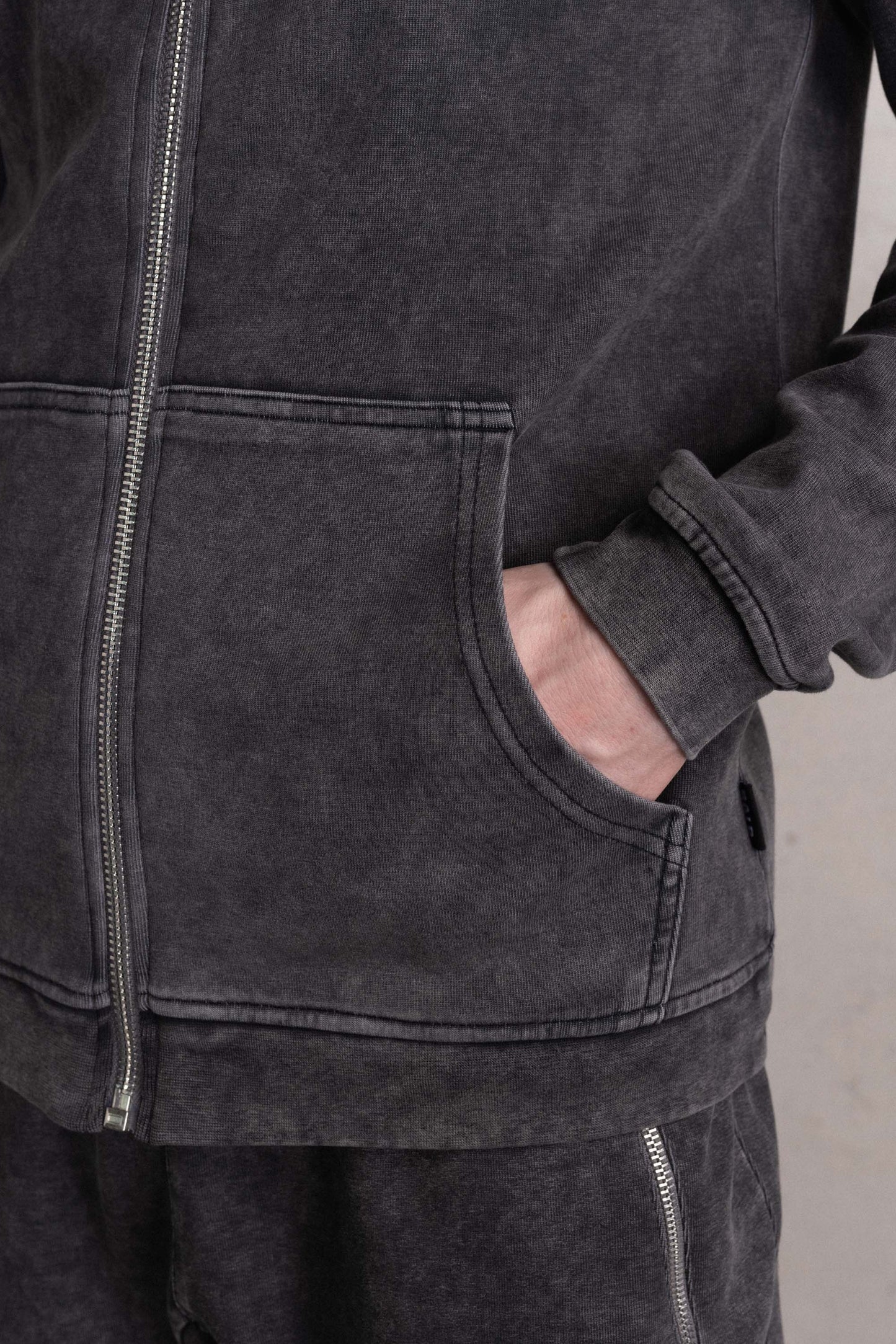 Q-Series Straight Zip Thru Hoodie Vintage Washed