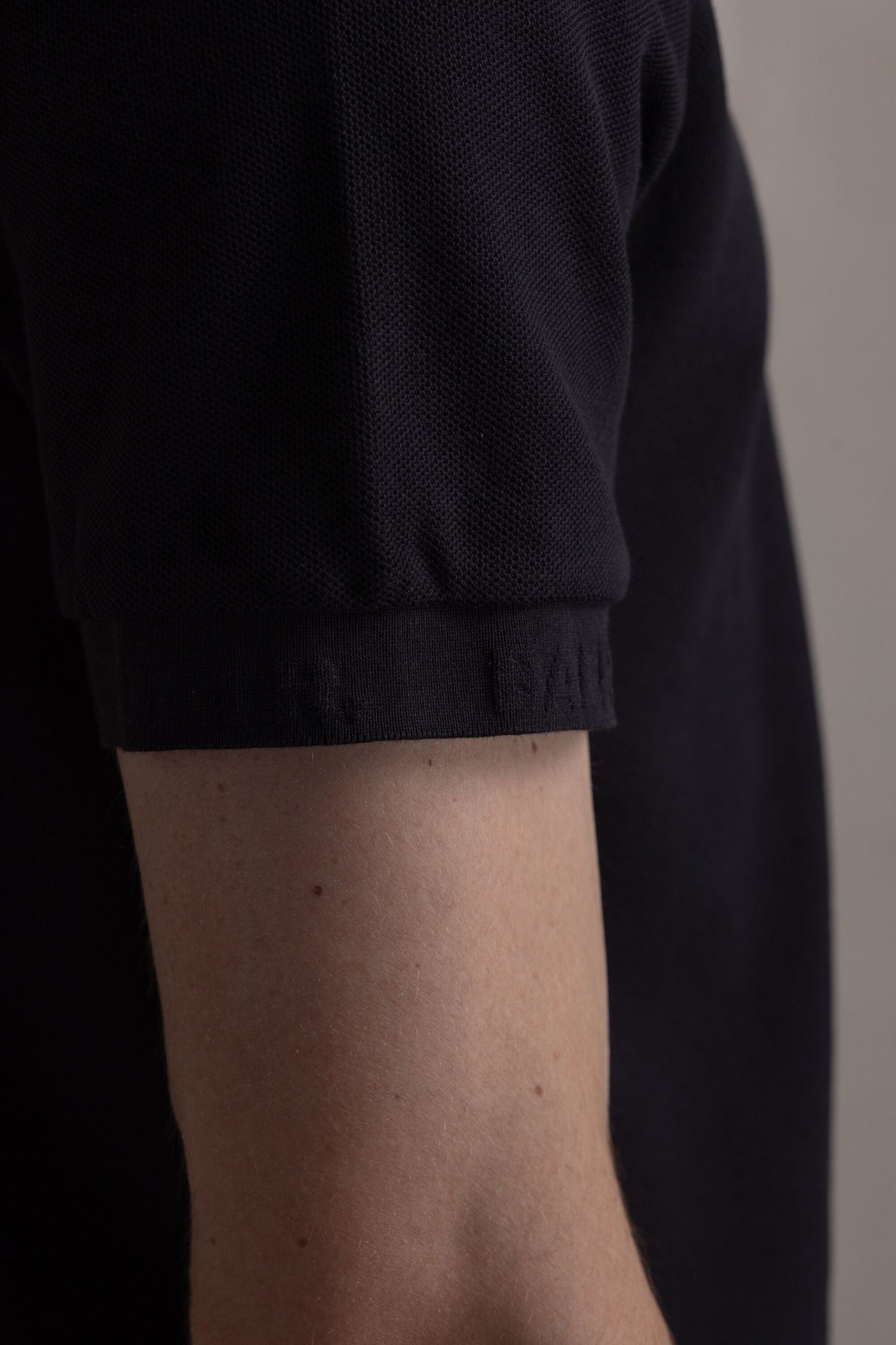 Olaf Straight Metal Brand Polo Jet Black