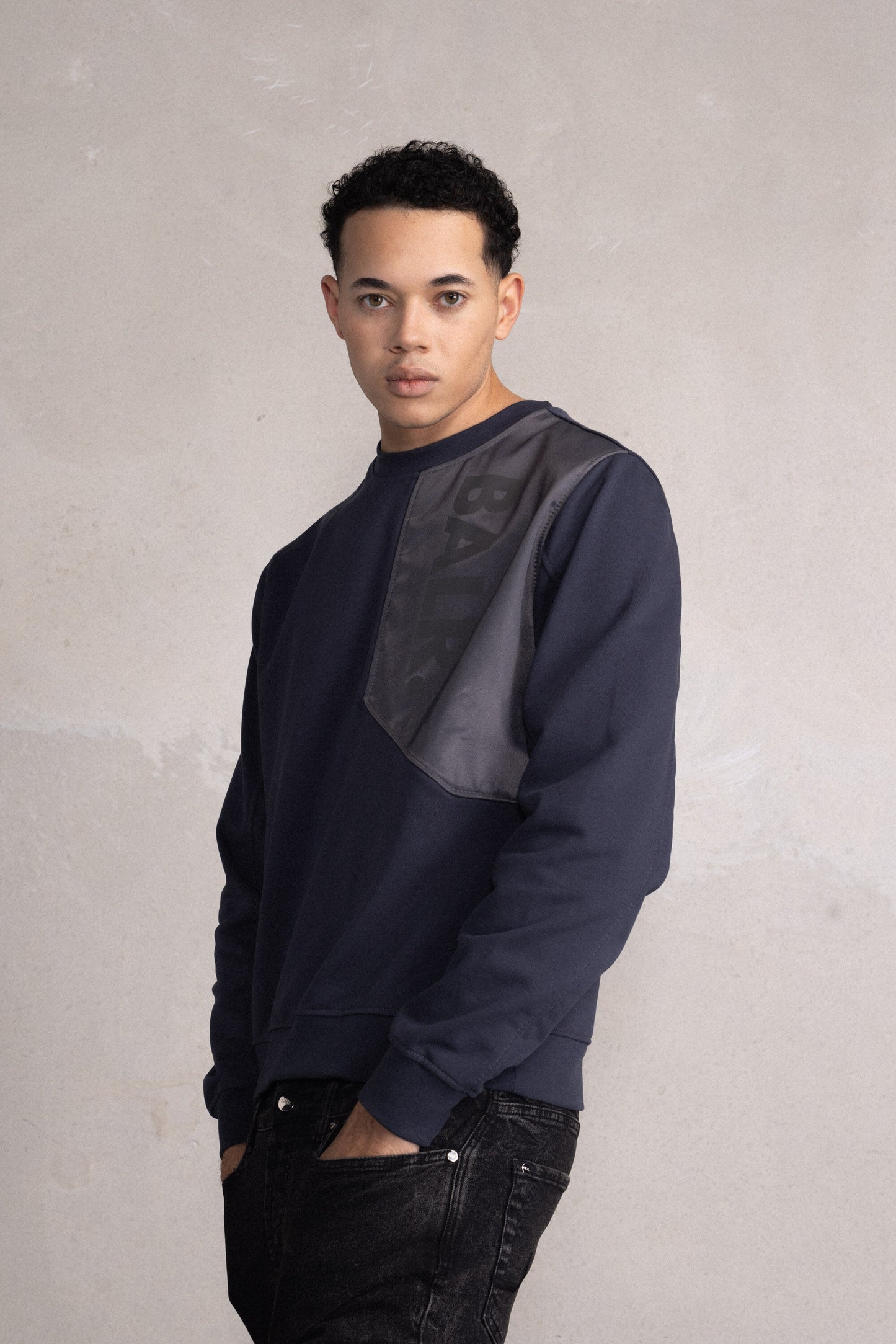 Jules Slim Shoulder Panel Crewneck Ebony