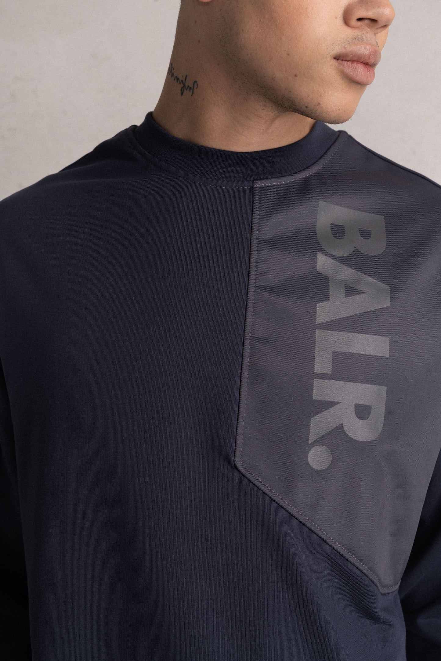Jules Slim Shoulder Panel Crewneck Ebony