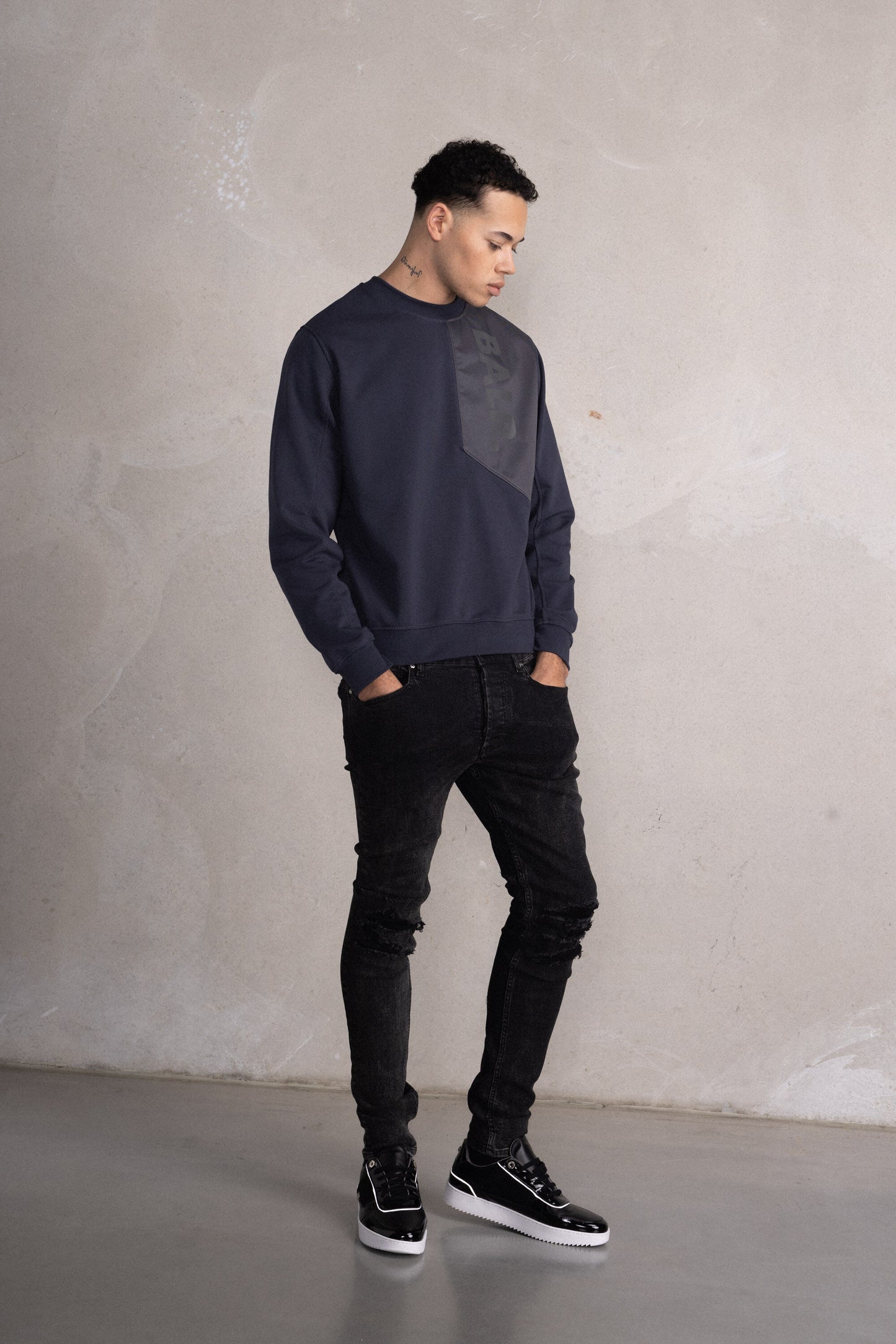 Jules Slim Shoulder Panel Crewneck Ebony