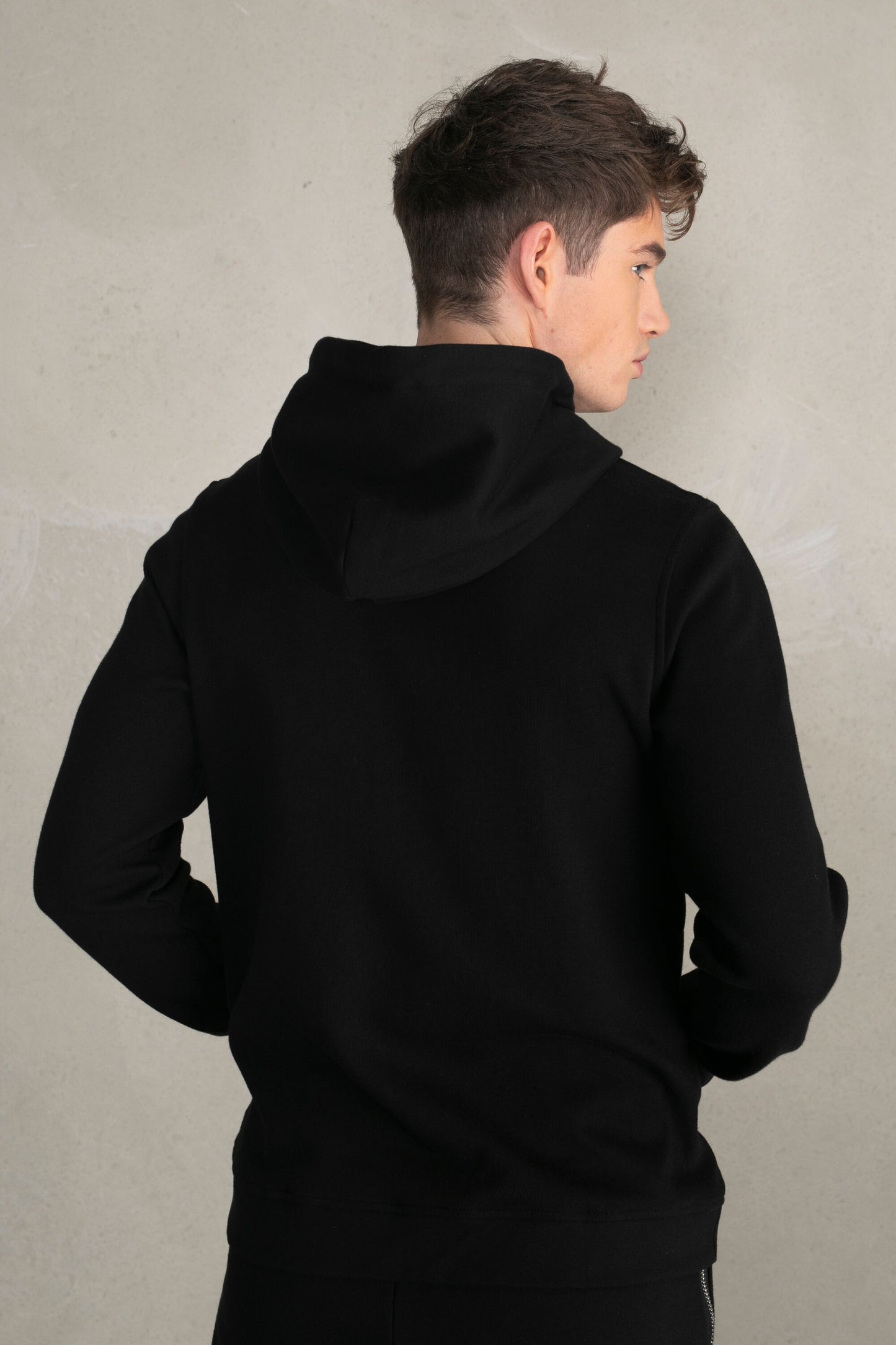 Q-Series Straight Zipped Hoodie Men Black