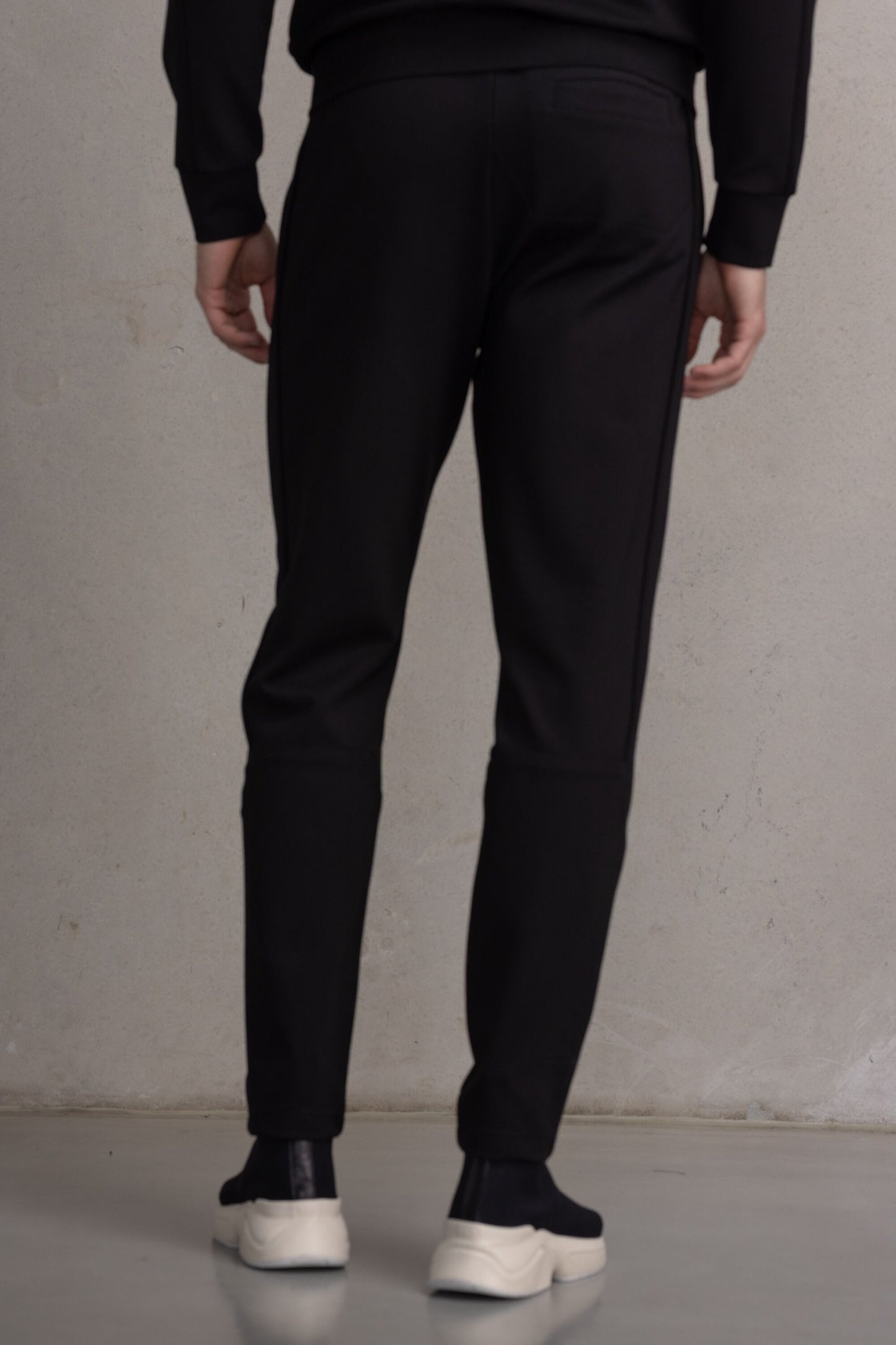 Louis Slim Panel Jogger Jet Black