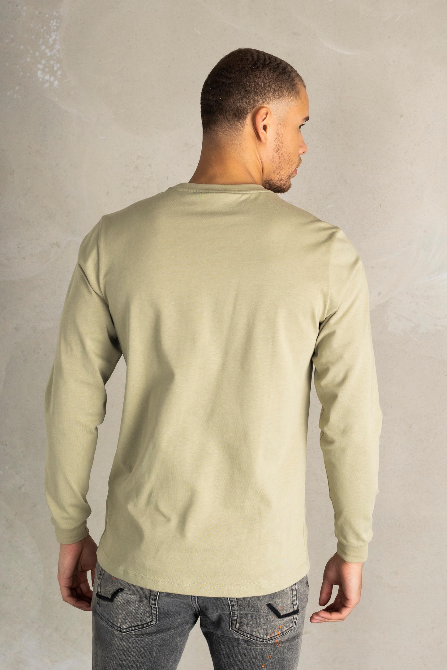 Olaf Straight Outline Long Sleeve Elm