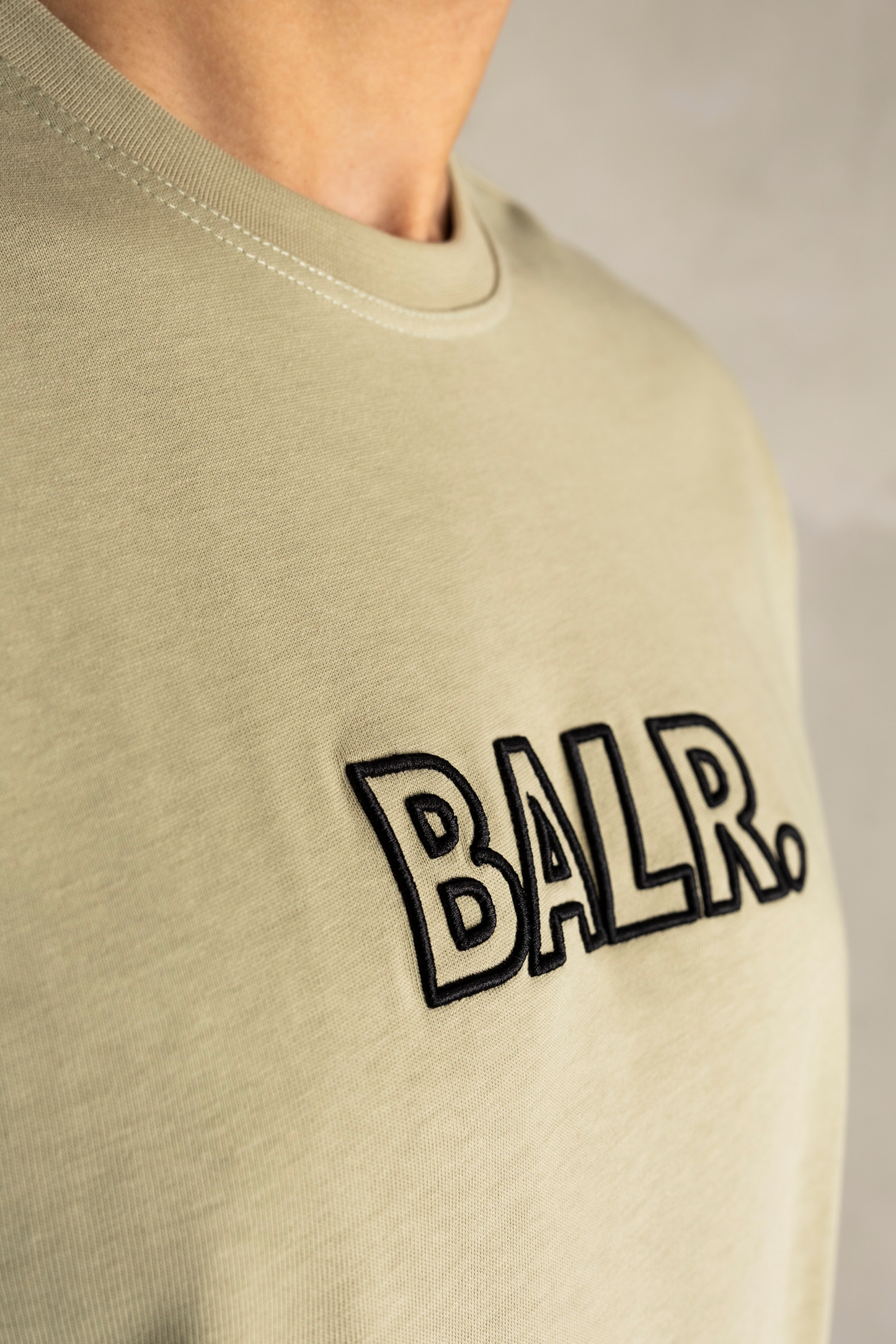 Olaf Straight Outline Long Sleeve Elm