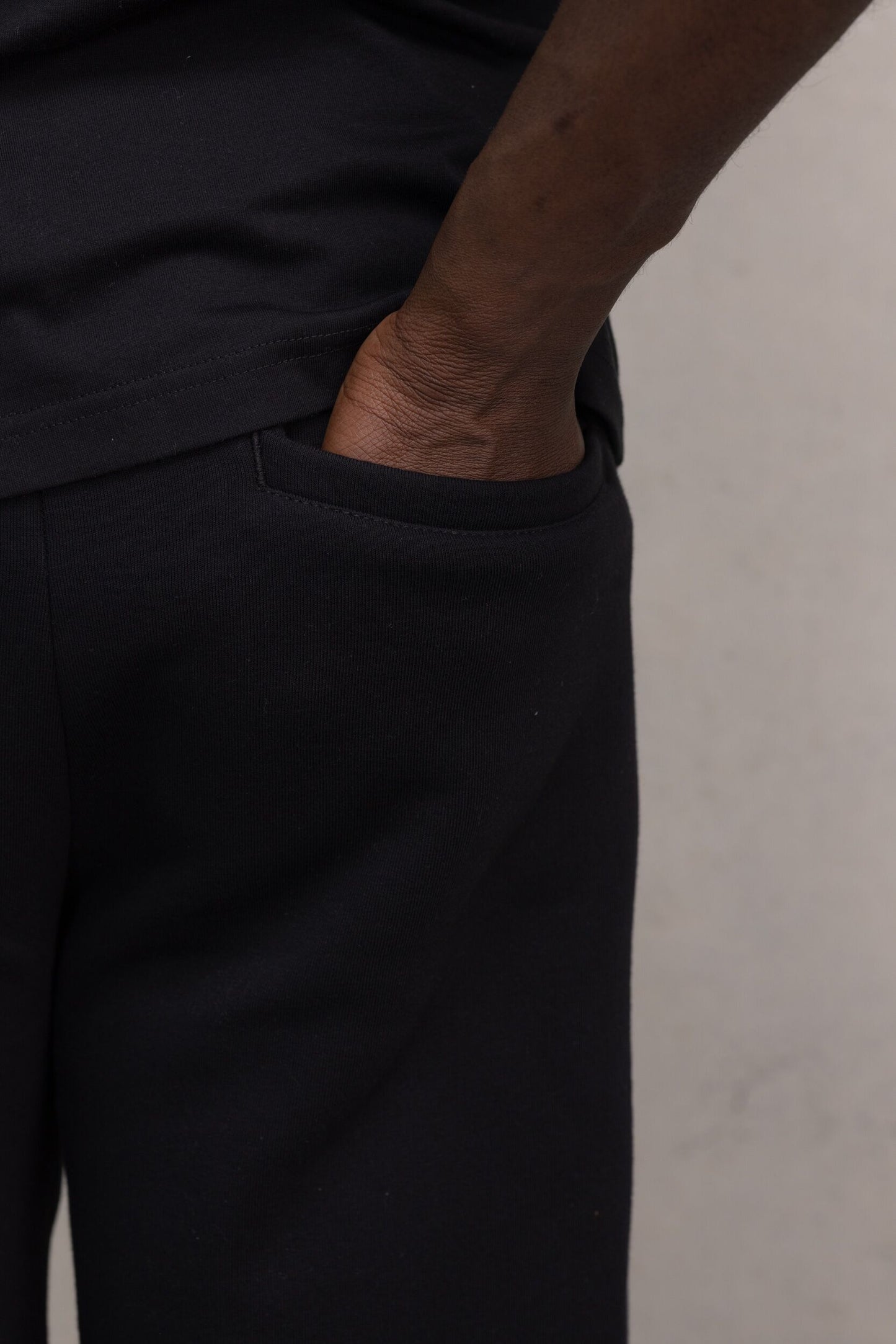 Tony Regular Metal Brand Sweat Short Jet Black