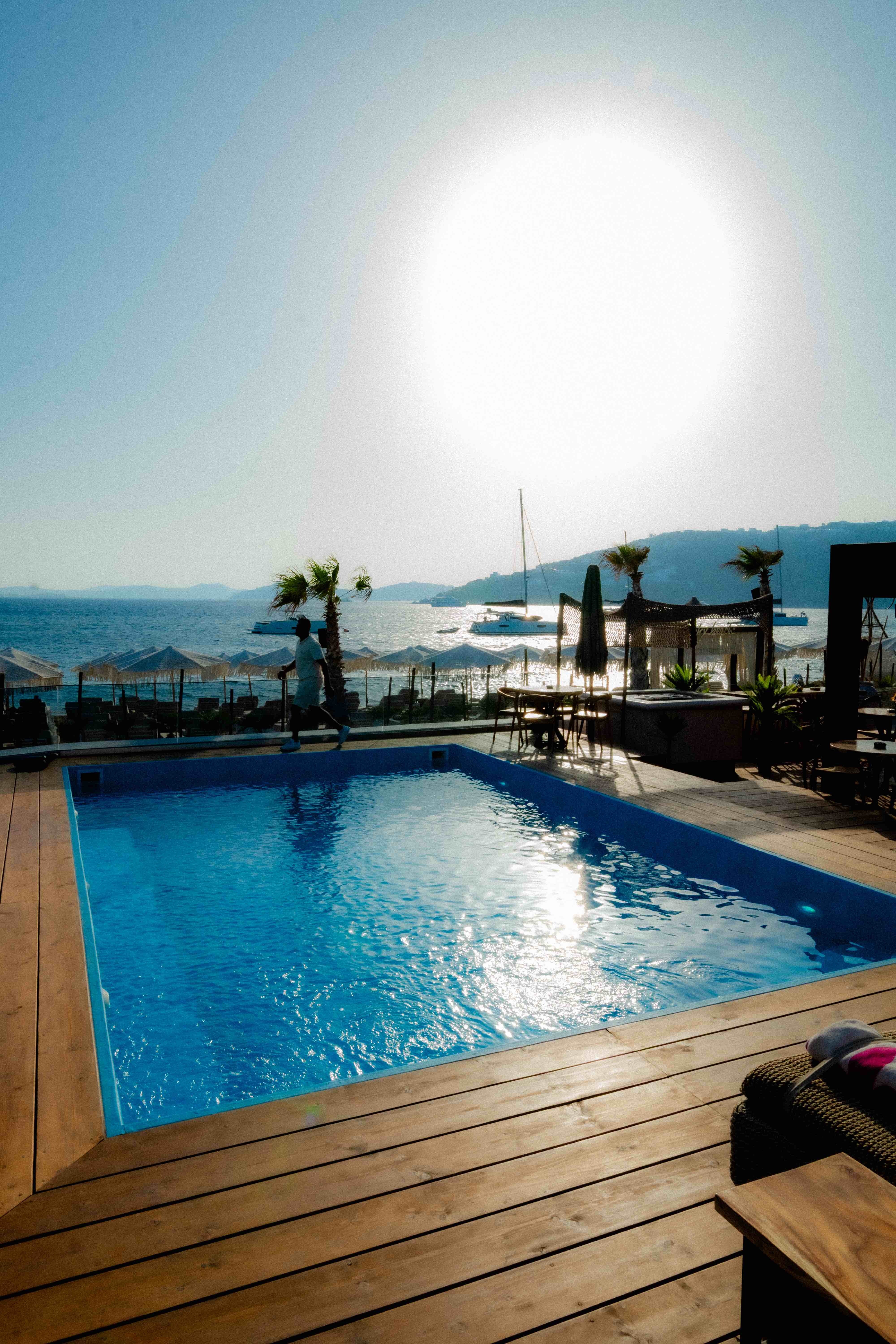 PINKY_BEACH-01.jpg