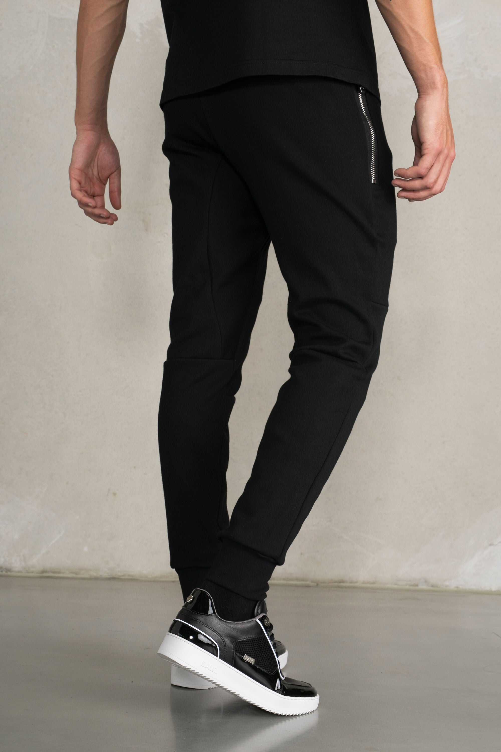 Q-Series Classic Sweatpants Men Black