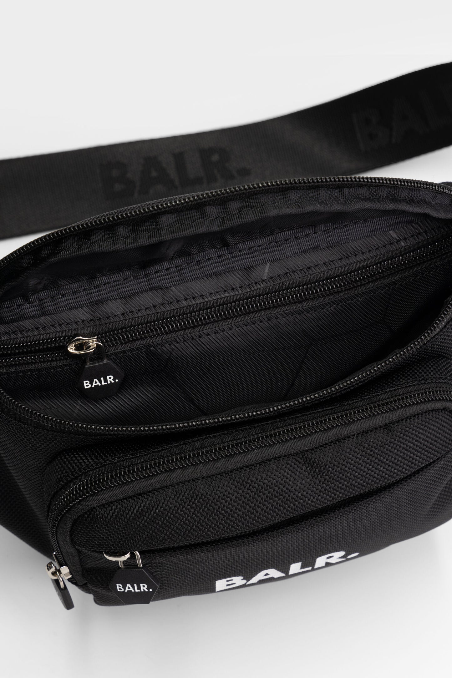 U-Series Small Waistpack Jet Black – BALR.